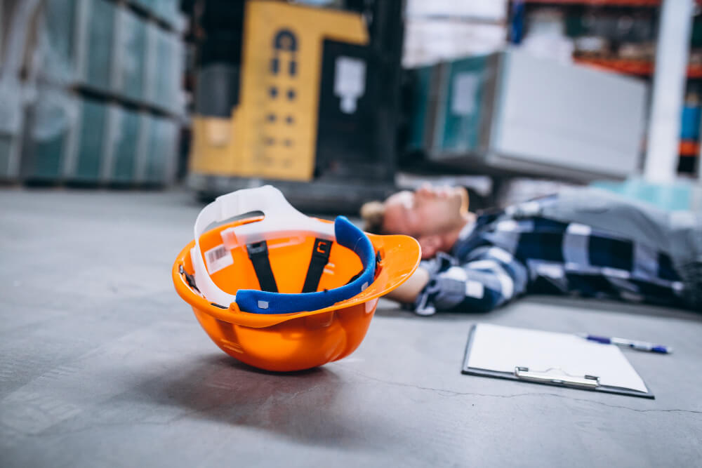 Cómo actuar ante un accidente laboral en obra: guía rápida